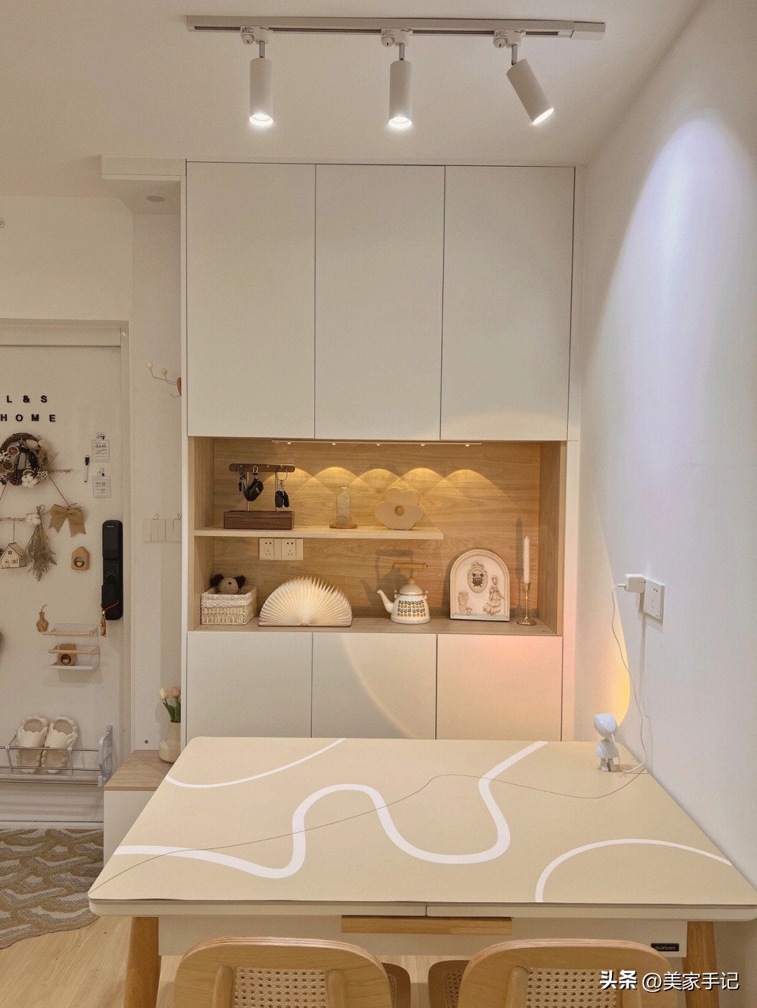 墙面只刷乳胶漆的装修风格,墙壁不刷乳胶漆做什么看着不单调