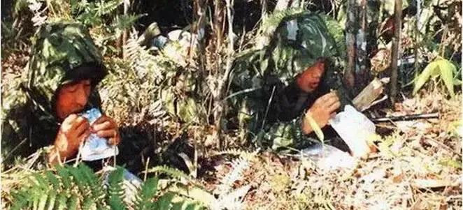 我军历代*用军**口粮中最特殊的一种飞行员舰艇兵标配JT-07救生食品