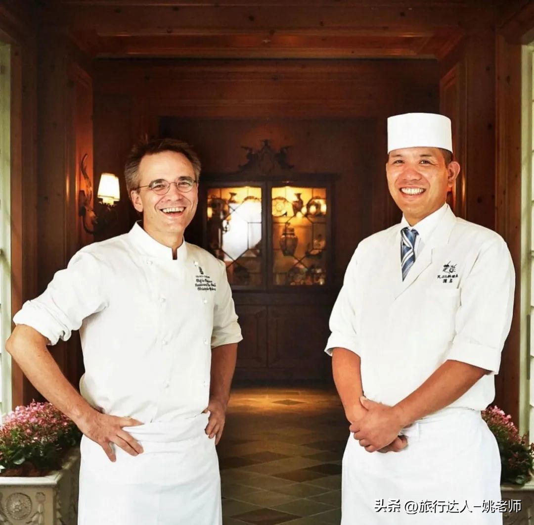 日本丽思卡尔顿酒店阴雨天高级感,大阪奢华酒店