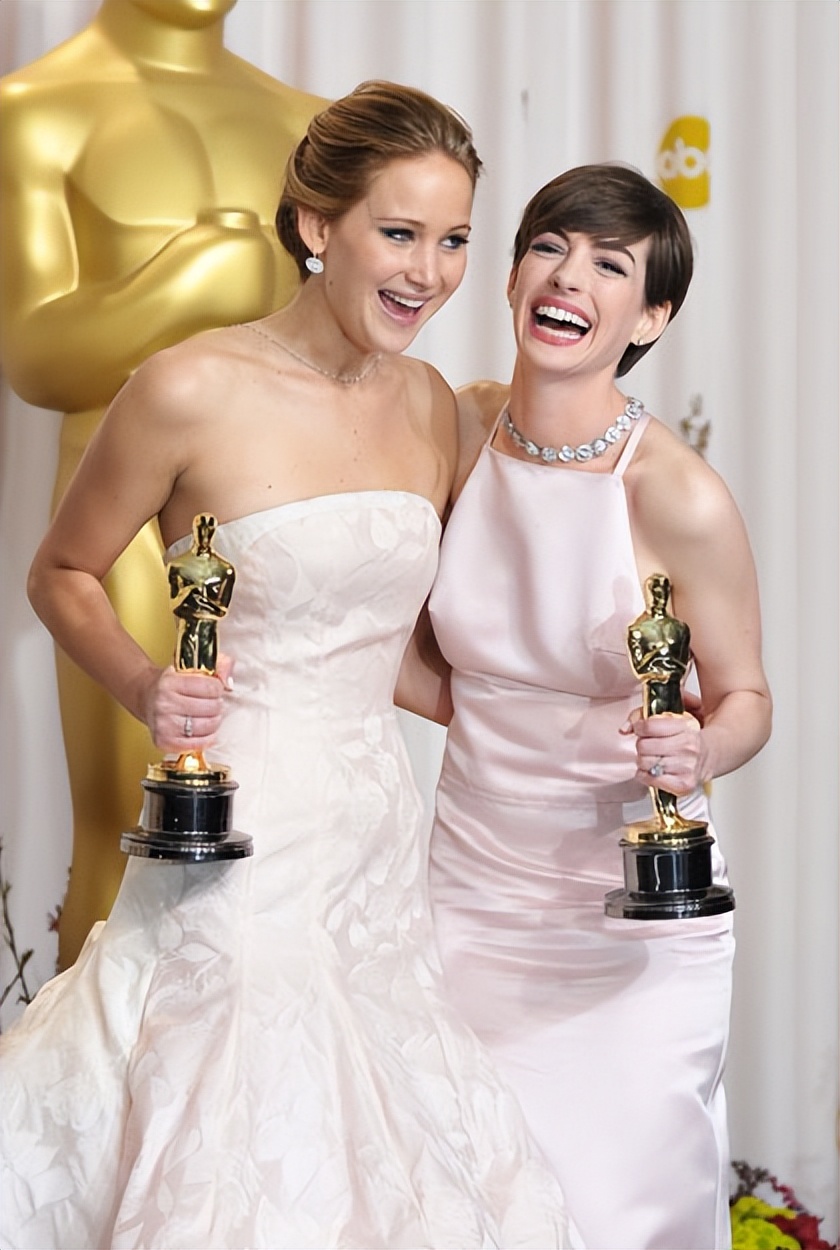 安妮海瑟薇温柔美丽的一面,安妮海瑟薇是好莱坞明星吗