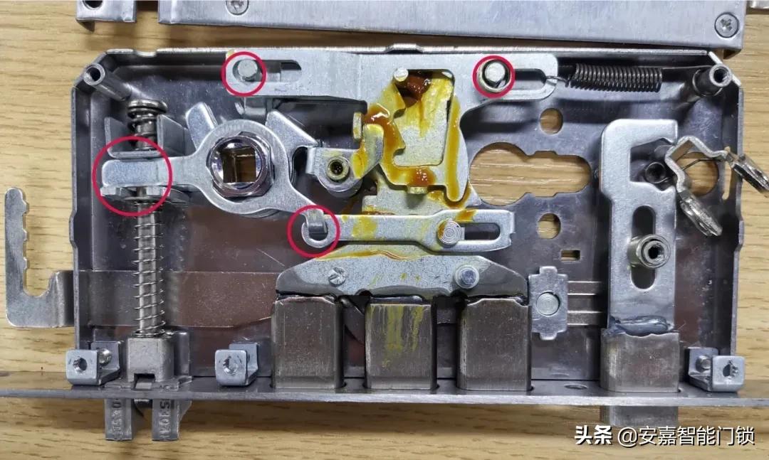 智能锁内置离合锁体内部结构,智能锁锁体是什么样
