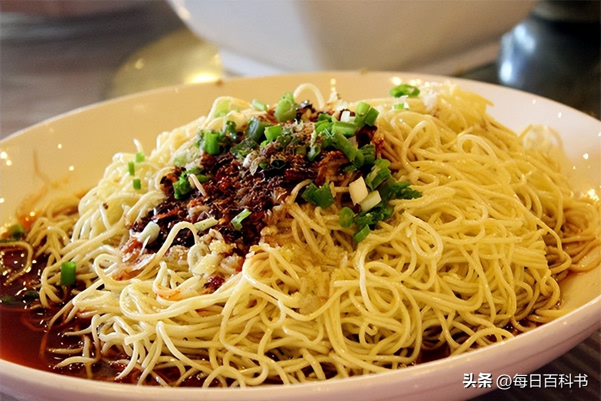 街边的煎炸鸡排,类似鸡排章鱼小丸子的小吃