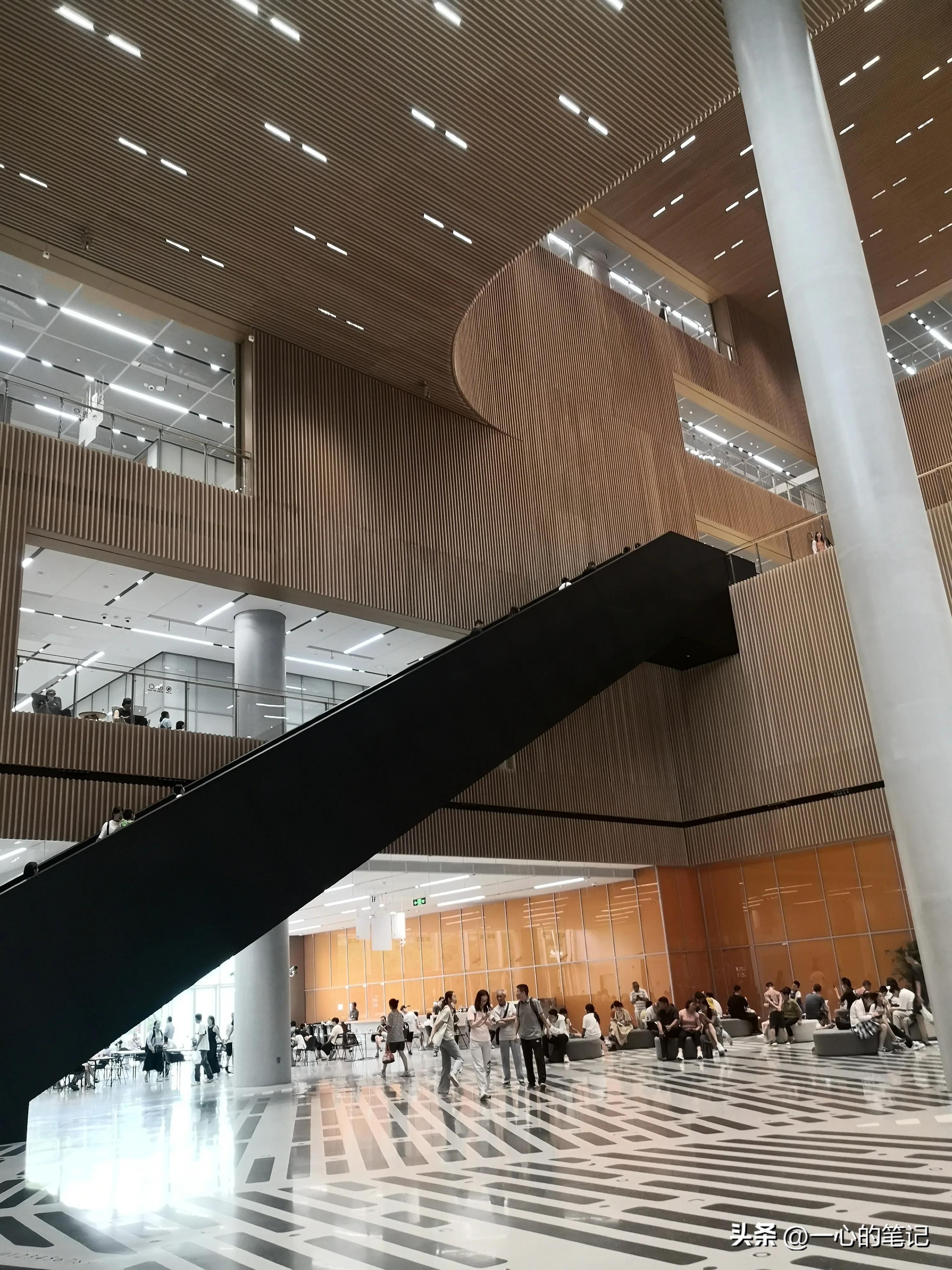 上海图书馆打卡地点,上海图书馆拍照打卡