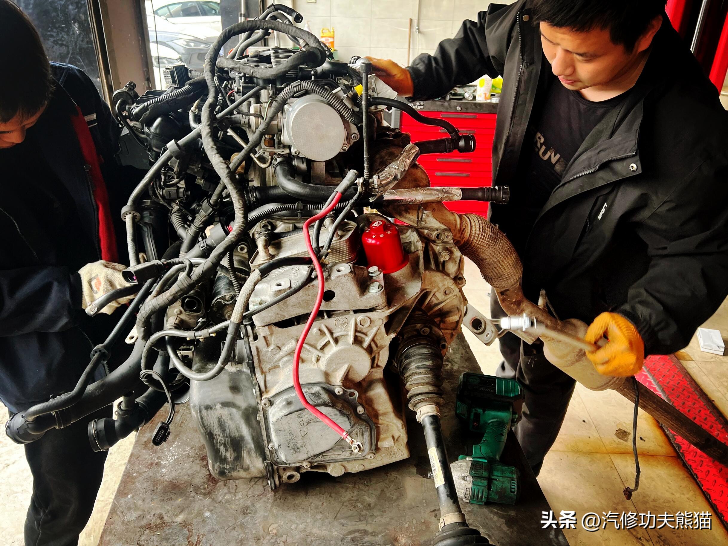 父亲老车翻新修复,父亲去世留下了的车去翻新