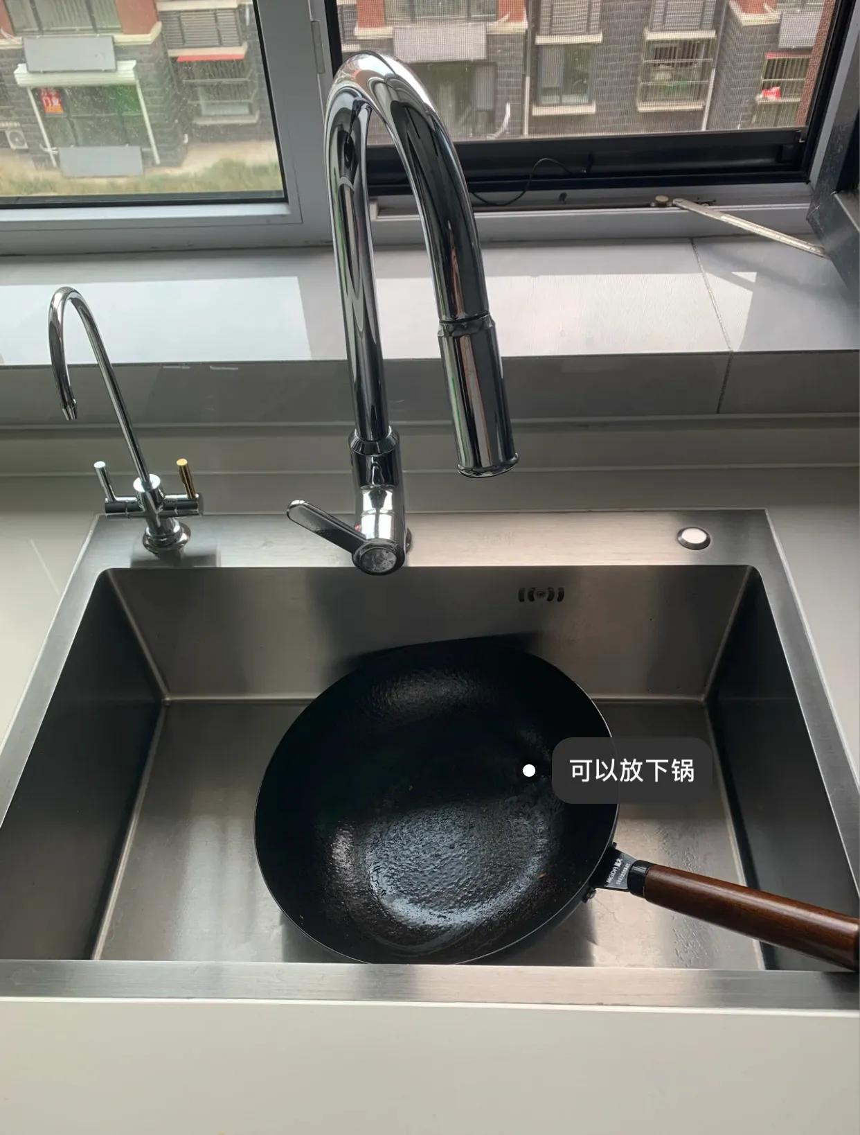 水槽怎么选好看又实用石英石水槽,石英石水槽和不锈钢水槽怎么选