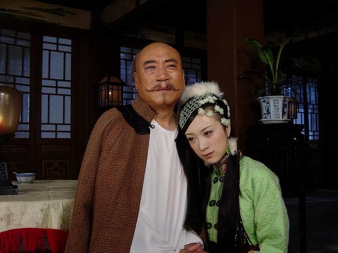 李成梁炫耀脚底有7颗黑痣，贵不可言，小妾：野猪皮脚底有7颗红痣