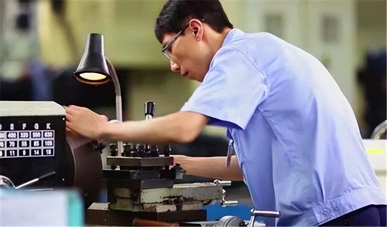 美国百万年薪挖走中国神童,美国高薪挖人才