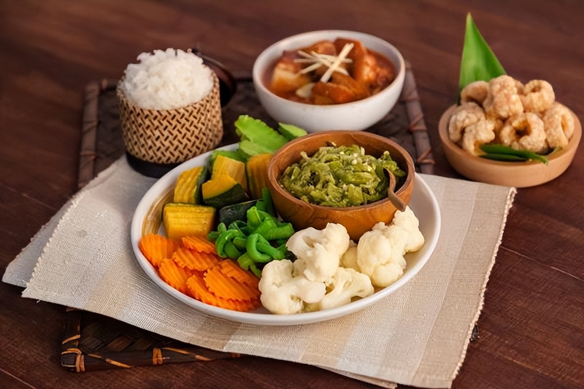 头皮上总是长疙瘩脓包是怎么回事,头皮上经常有疙瘩和脓包怎么回事