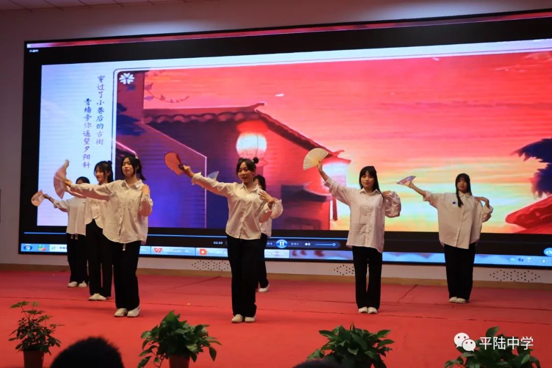 骞抽檰涓绀惧洟琛ㄦ紨,骞抽檰涓绀惧洟娲诲姩