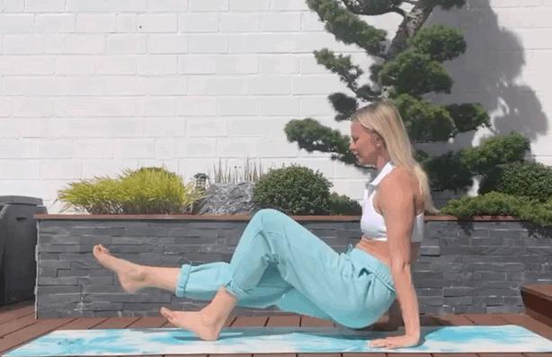 锻炼肩背最有效的动作靠墙,打造完美肩背线条的5个动作动图