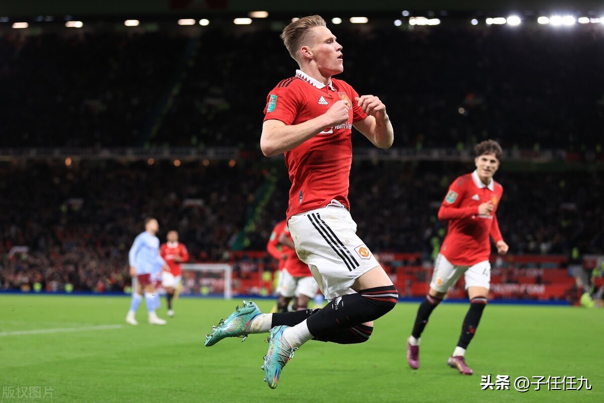 曼联21逆转巴萨挺进欧联16强,18142期足球大势