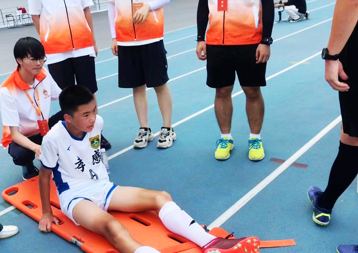 湖北宜昌：大学生罗清芸暑假回乡带领志愿者为省运会赛事服务