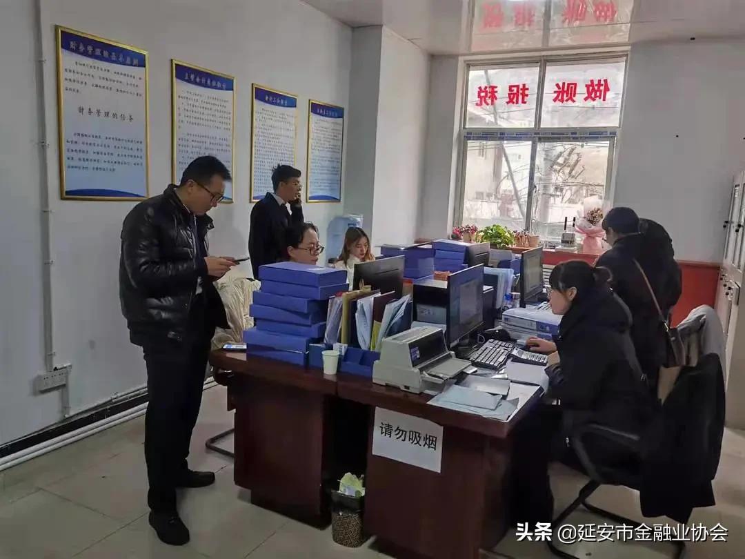 吴起农合行团支部开展市民e贷专项营销暨青年员工座谈会