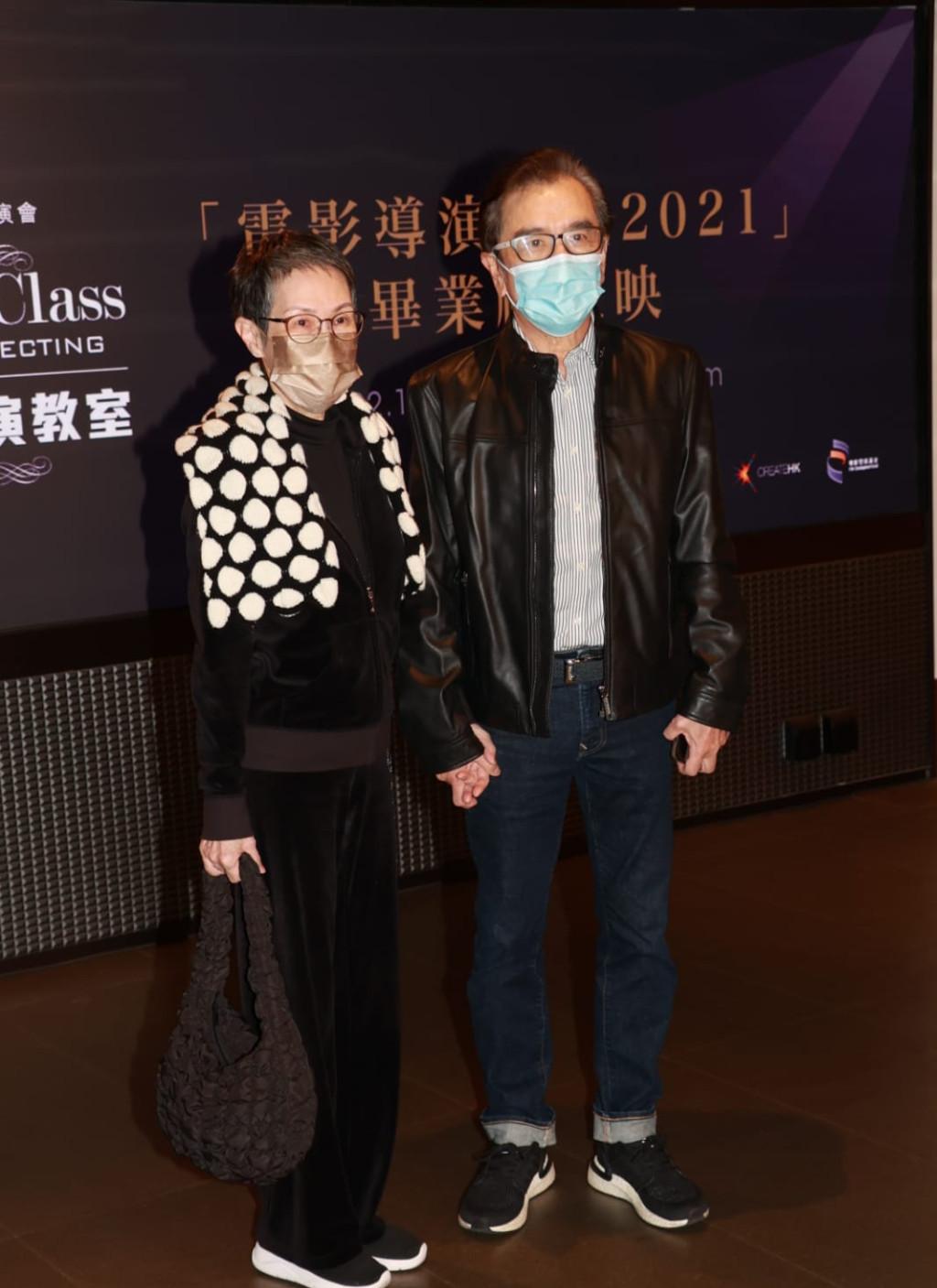 癌症也不能让他们分开，宠妻48年的姜大卫献吻为妻庆生