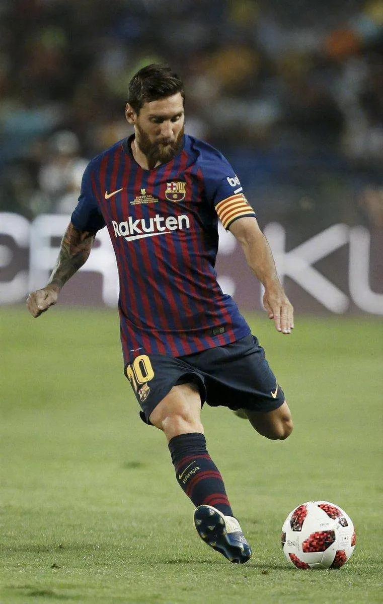 球王马拉多纳和球王梅西谁更厉害,球王梅西和c罗到底谁强