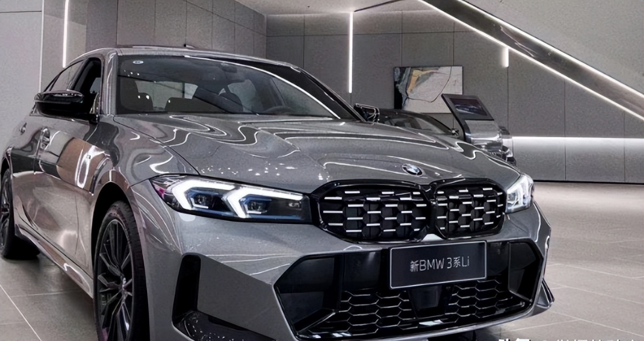 24款宝马新3系耀夜,宝马3系4s店更新