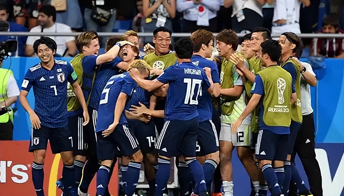 日本球迷卡塔尔无家可归,日本球迷街头狂欢