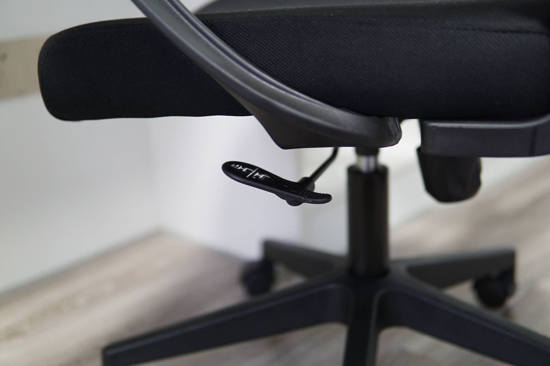 总算捡到漏了！贼便宜的人体工程椅，还好没翻车