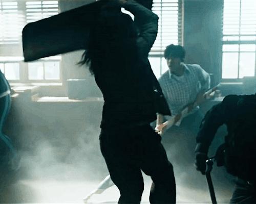 杨紫琼巴黎赏秀与未婚夫出席活动,杨紫琼霸气金球奖