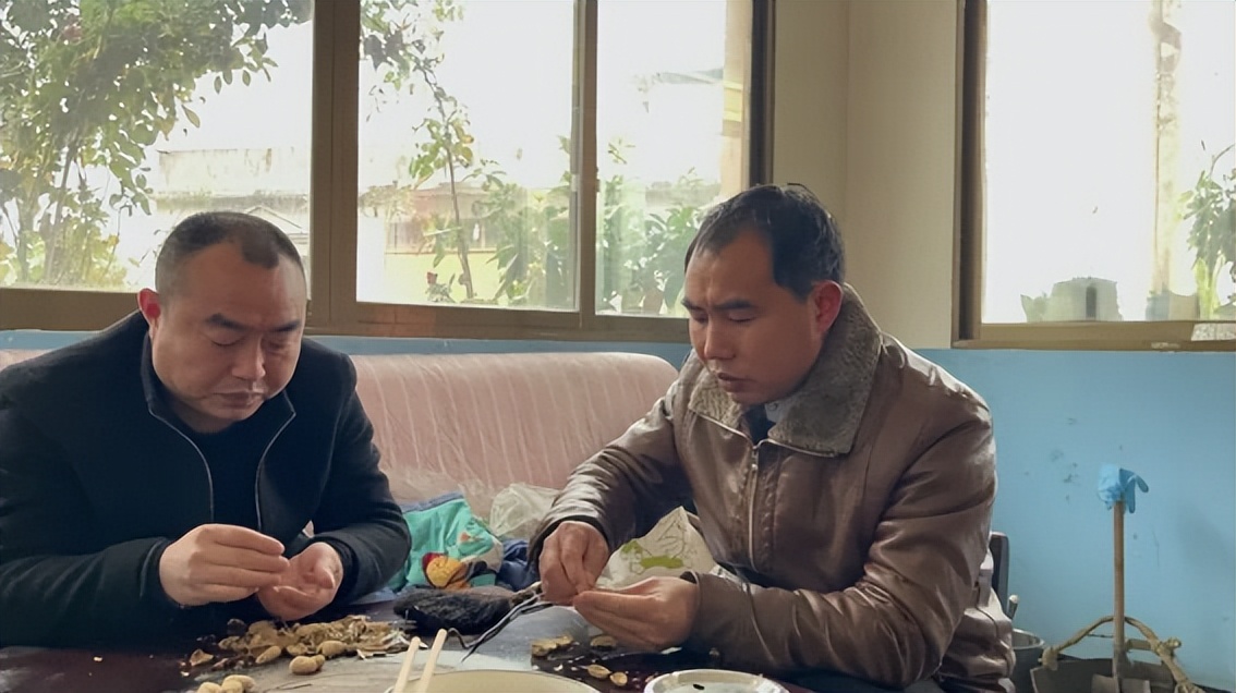 被拐25年后姐弟俩终于和妈妈团聚,母亲弟弟相继被拐