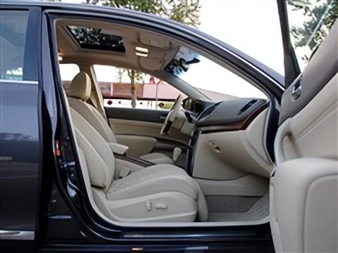 有颗强大心脏评全新日产天籁,日产天籁2021款2.0舒适版测试视频