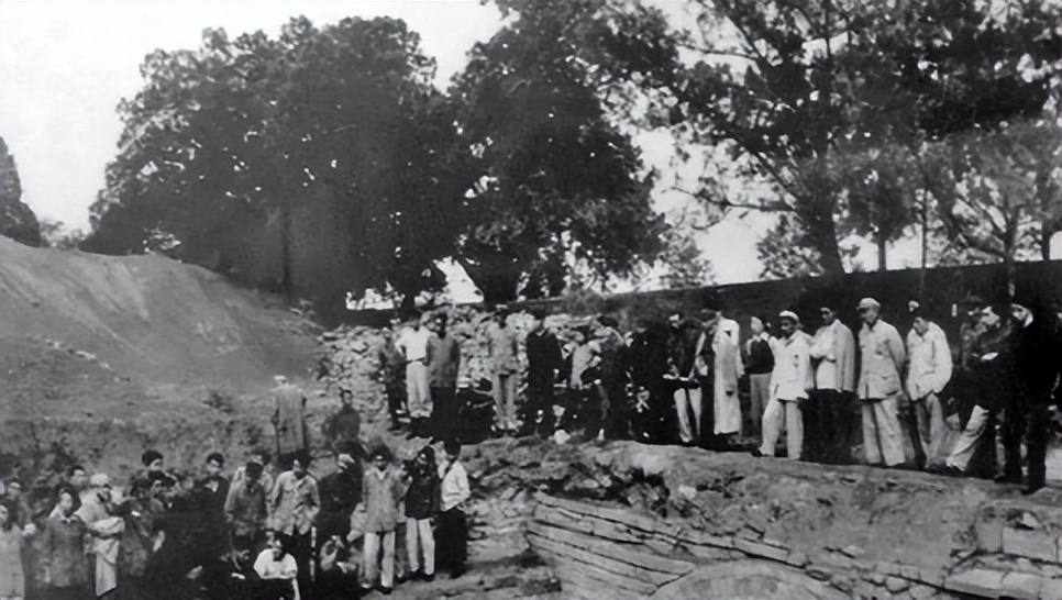 郭沫若发掘定陵后毁坏哪些珍宝,郭沫若定陵发生的怪事参考资料