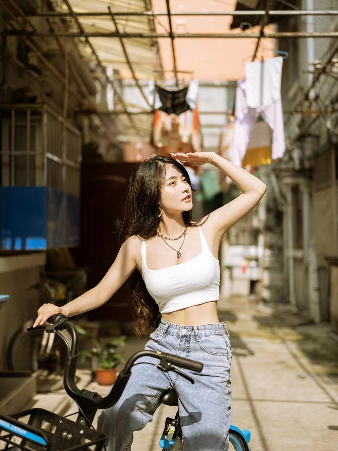 10秒教你学会摆拍再也不用剪刀手,16个摆拍动作告别剪刀手