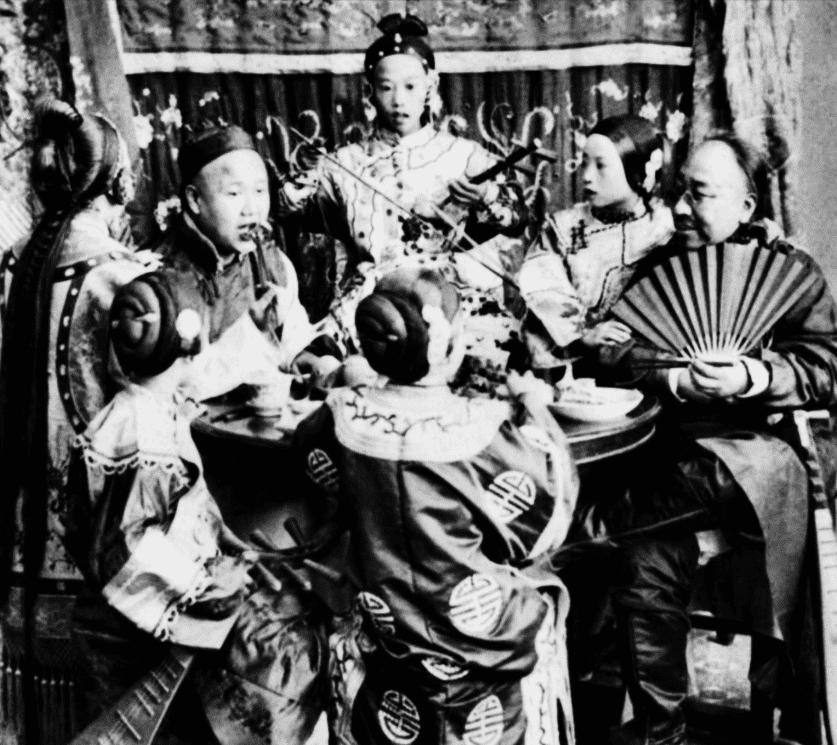 惊！日军日记曝光，*安妇慰**不顺从，日军竟用*刀刺**插入她的*体下**！