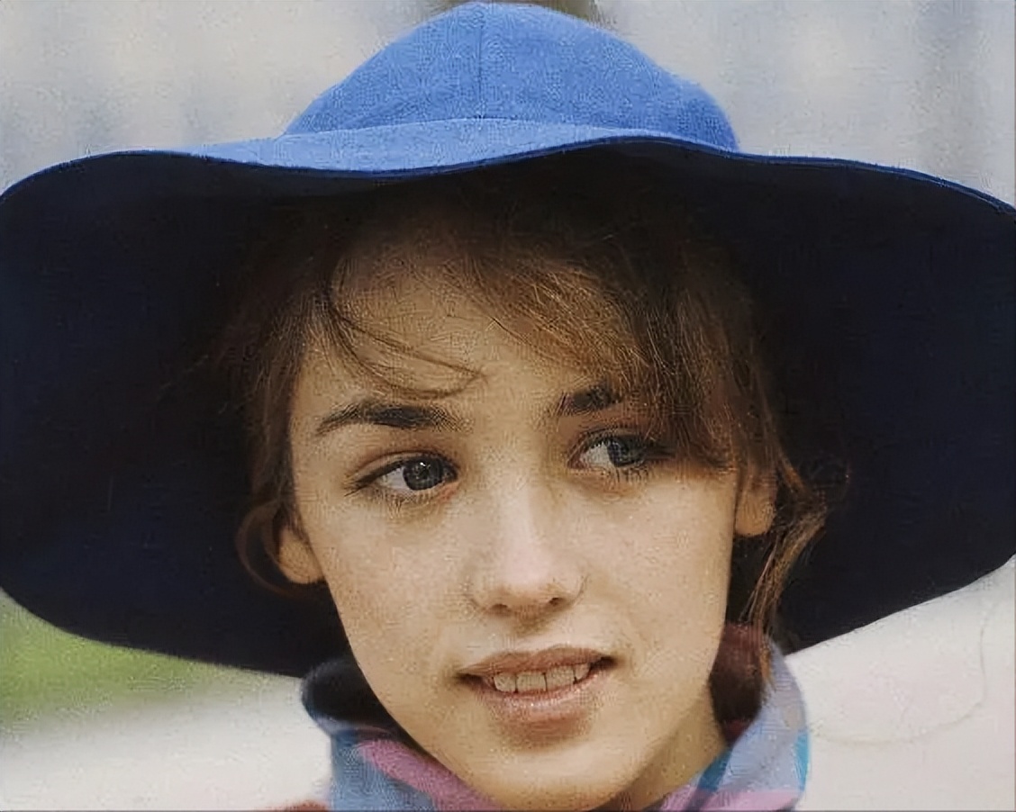 娶了巩俐的雅尔，曾有个漂亮的未婚妻，对方正是法国女神阿佳妮