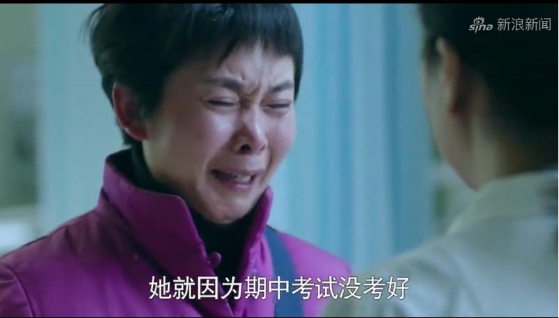 女孩没考好被妈妈打,女孩考试被父母骂了怎么办