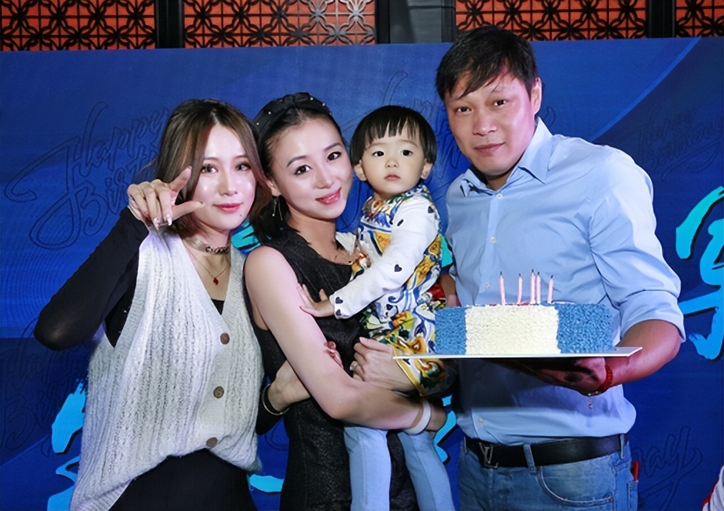 国足名宿范志毅：53岁拥有3段婚姻，坦言很爱国，孩子全是外国籍