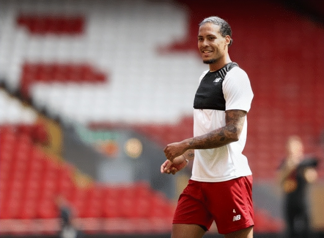 曾经的洗碗工一夜成名大网红,利物浦欧冠夺冠从更衣室到领奖台