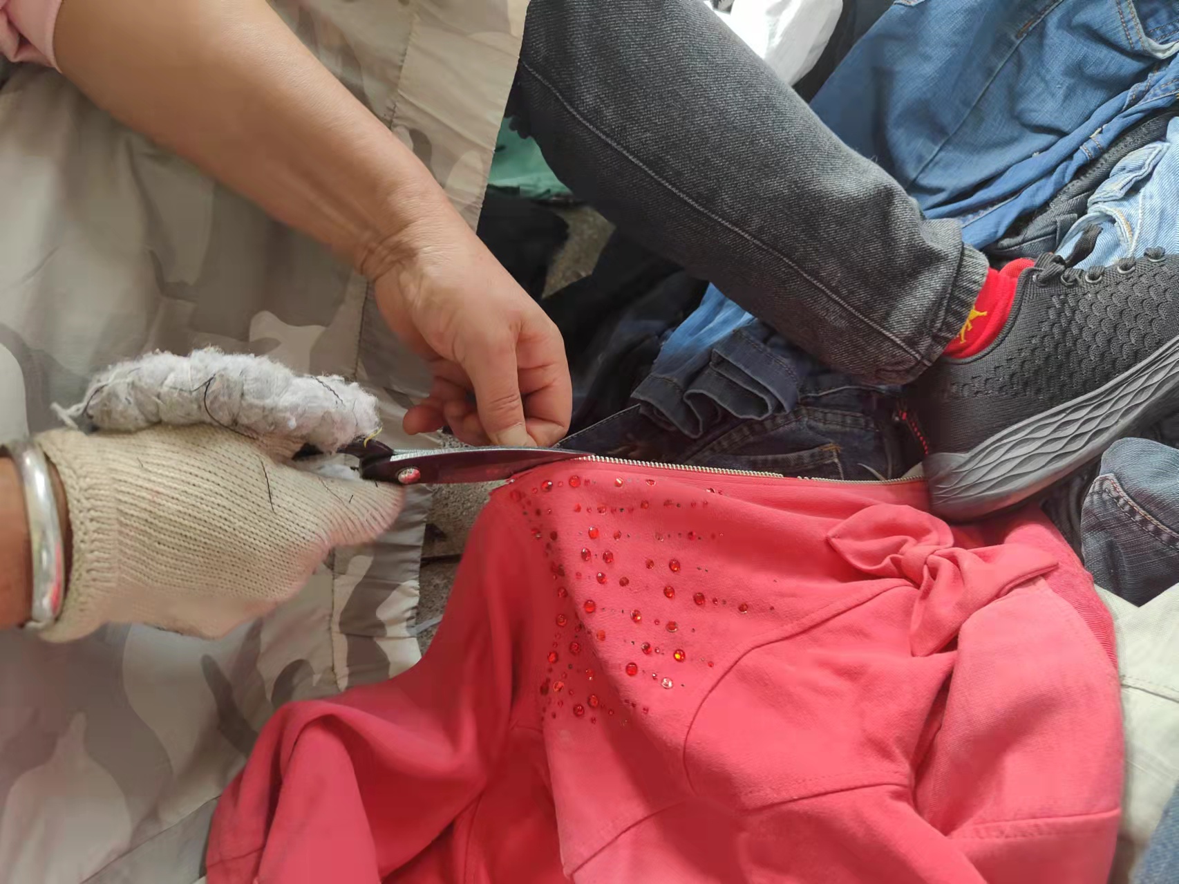 旧衣服回收行业新手入门注意事项,旧衣服回收生意的骗局