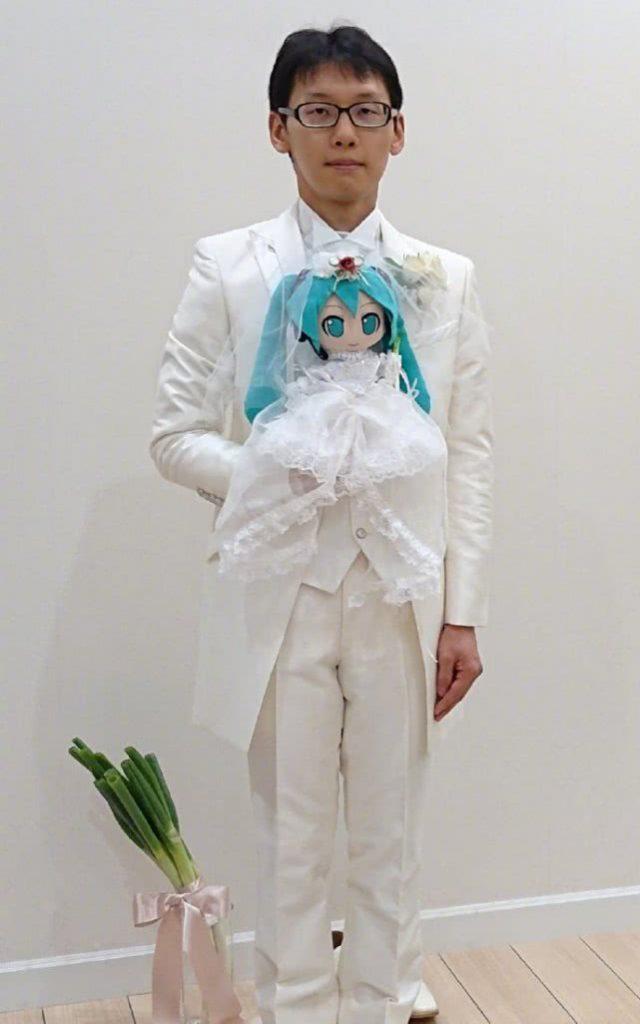 日本男人娶初音未来,日本男子花200万娶初音未来