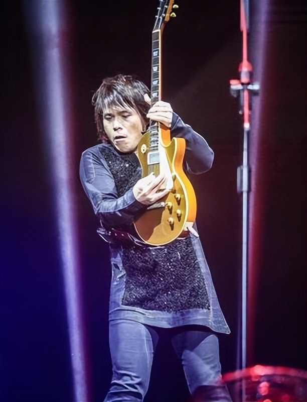 “摇滚皇帝”伍佰，让刘德华狂赚两个亿，大半个乐坛都在向他邀歌