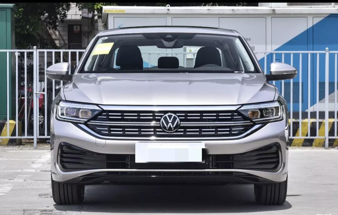 速腾与朗逸优缺点对比,朗逸与速腾对比哪个值得入手