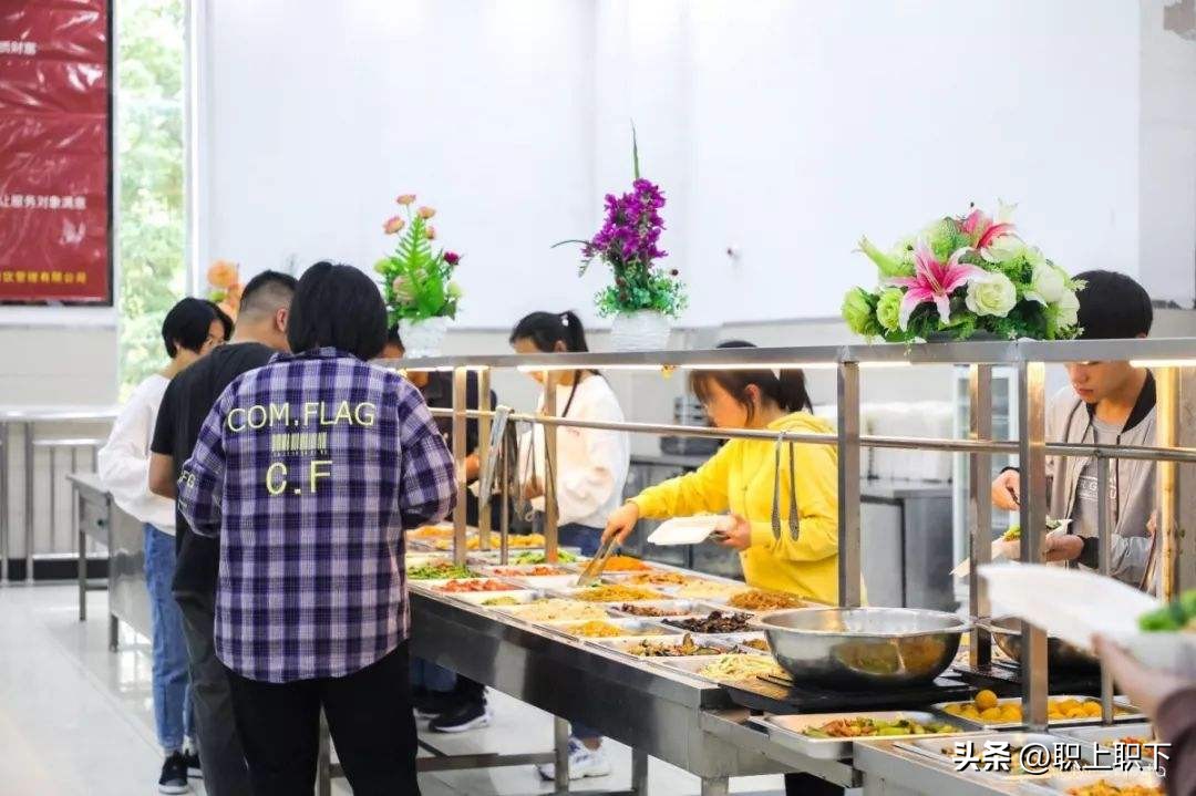 湖南邵阳夫妇在乡场镇给老人拍照月入过万,农村创业有五个风口