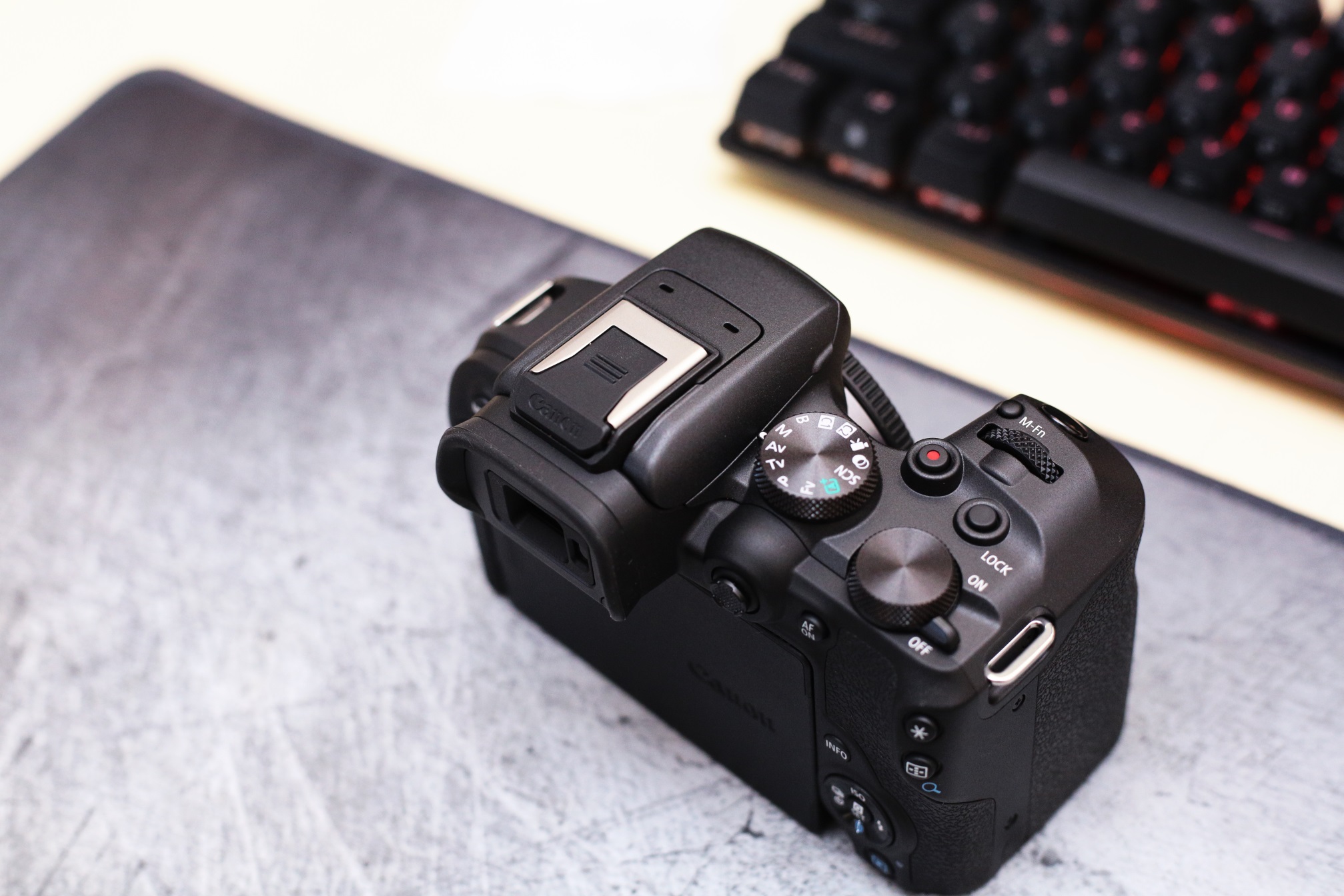 5d3跟r10拍照画质对比,单反佳能5d3值得入手吗