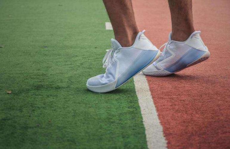 一个动作瘦腿法三天见效筷子腿,学生党懒人三天练出筷子腿