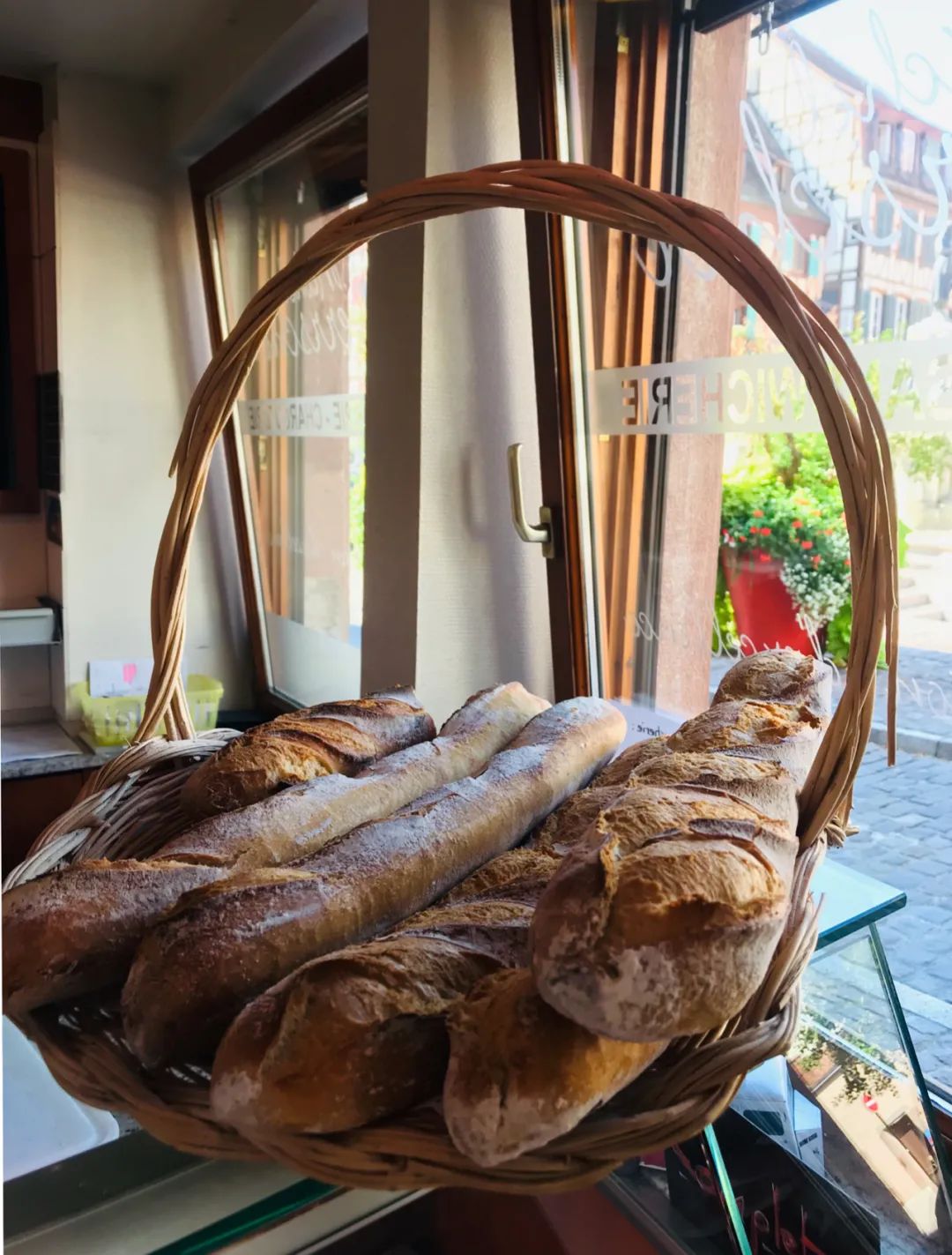 开车去欧洲第29集：抵达巴黎，沪C开到埃菲尔铁塔其实是个巧合！