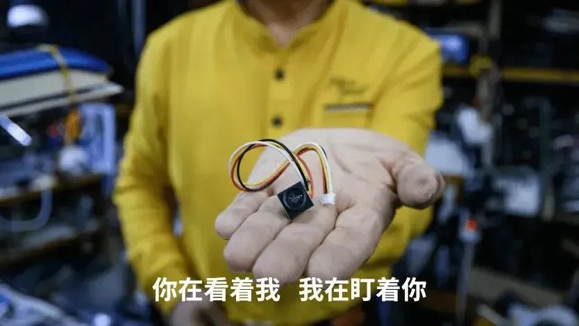 卸去所有的伪装,卸去眼中的伪装