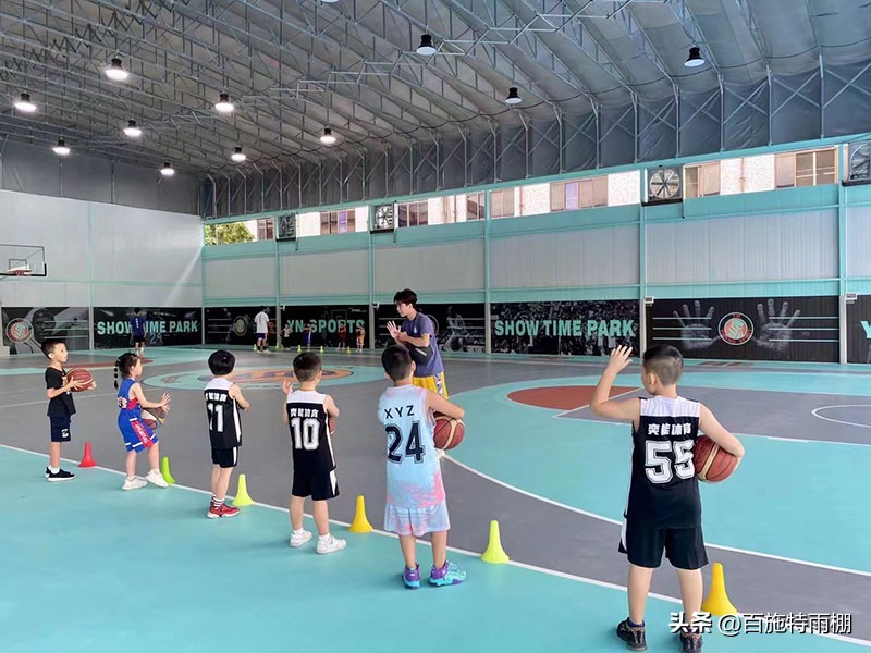 篮球场电动推拉棚设计与制作,篮球场收缩棚