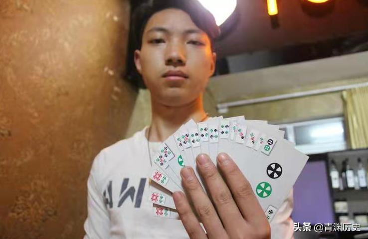 男子打麻将上瘾,小伙打牌上瘾