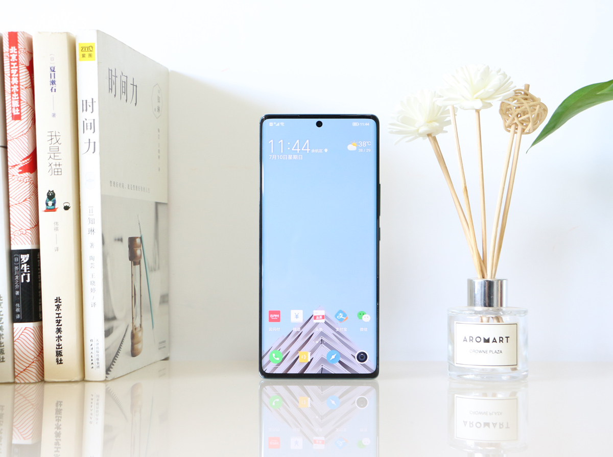 荣耀70评测：颜值才华兼备，旗舰IMX800要你好看，五星好“屏”