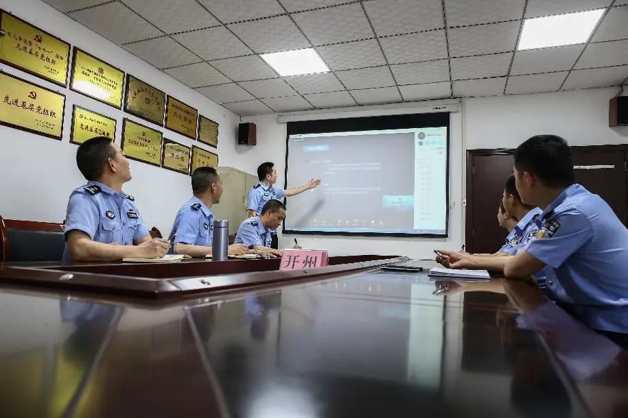 重庆警方通报一起刑案,重庆法院2021年度十大典型案件