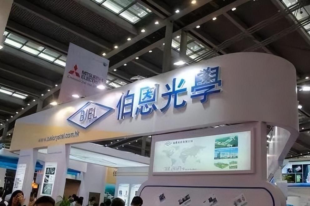 16岁打工妹25年后变成中国女首富,十年打工妹成为公认百亿女富豪