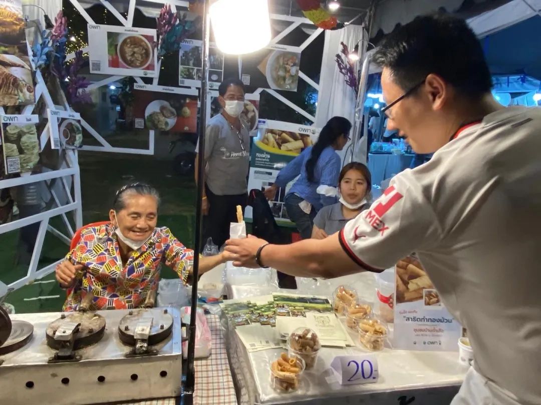 收到“噶腰子”新闻的时候，我正和老婆在泰国