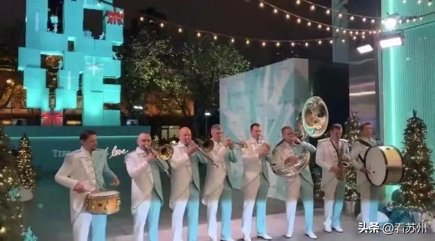 今天开幕,用两根木棍做手工