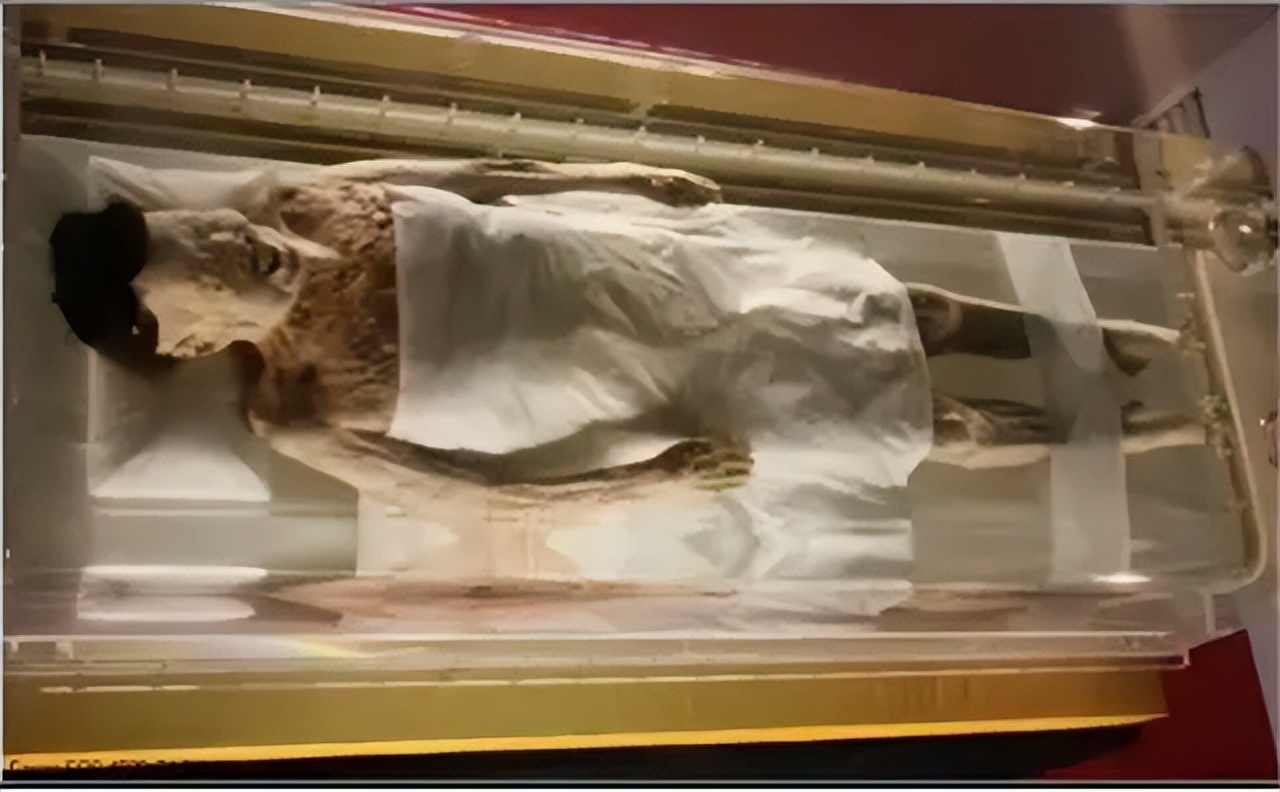 周总理批示妥善保护，千年女尸在博物馆存放20年，究竟是何来历？