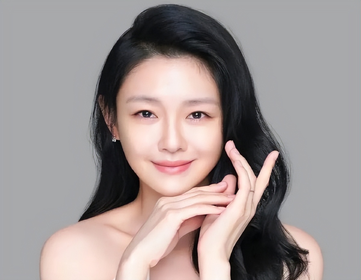 当白莲花大S撕掉体面，显露“捞女”嘴脸，她的评论区被骂到自闭